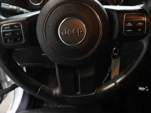 Used 2017 Jeep Wrangler Unlimited Sahara w/ Connectivity Group AWD/4WD image 19