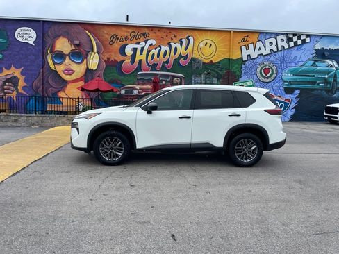 Used 2024 Nissan Rogue S FWD image 2