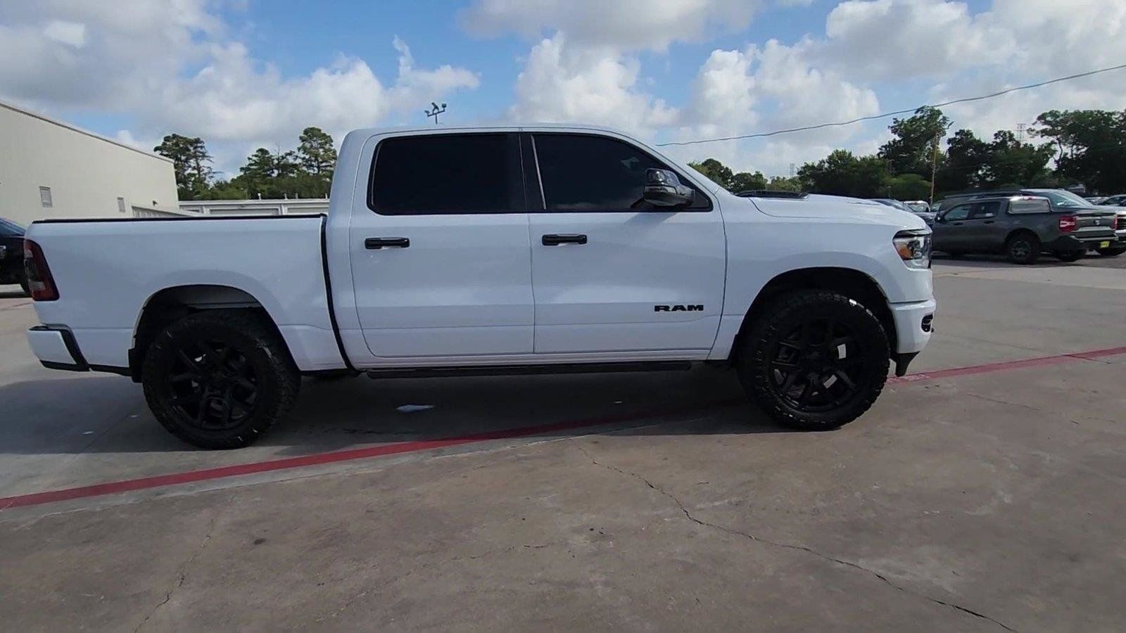 Used 2024 RAM 1500 Laramie AWD/4WD image 9
