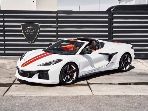 Used 2025 Chevrolet Corvette Z06 RWD image 5