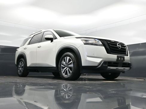 Used 2023 Nissan Pathfinder SL w/ Lighting Package (N92) image 48