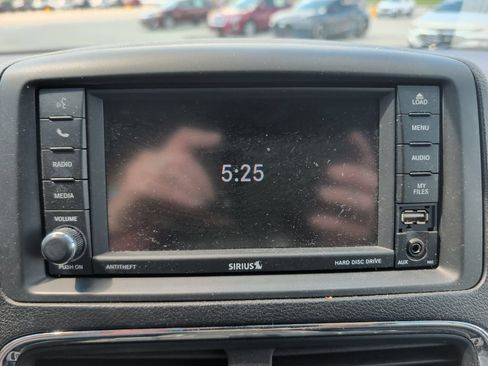 Used 2019 Dodge Grand Caravan SXT FWD image 13