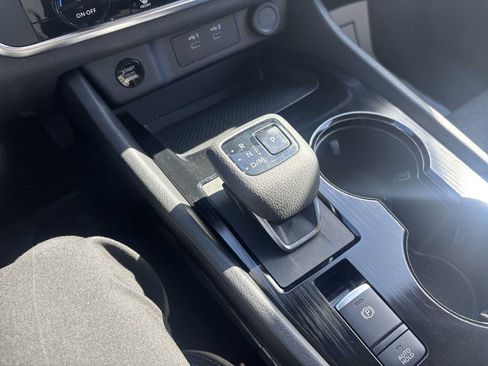 Used 2024 Nissan Rogue SV AWD/4WD image 19