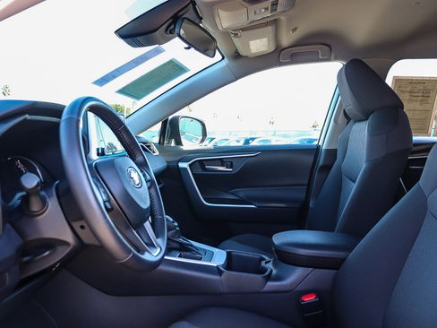 Used 2025 Toyota RAV4 XLE image 18