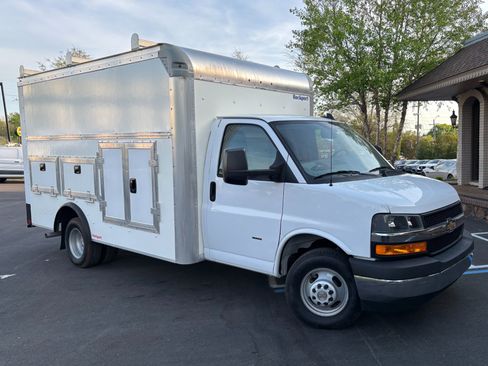 Used 2022 Chevrolet Express 3500 w/ Power Convenience Package RWD image 1