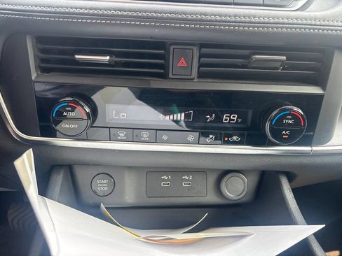 Used 2025 Nissan Rogue SV FWD image 5