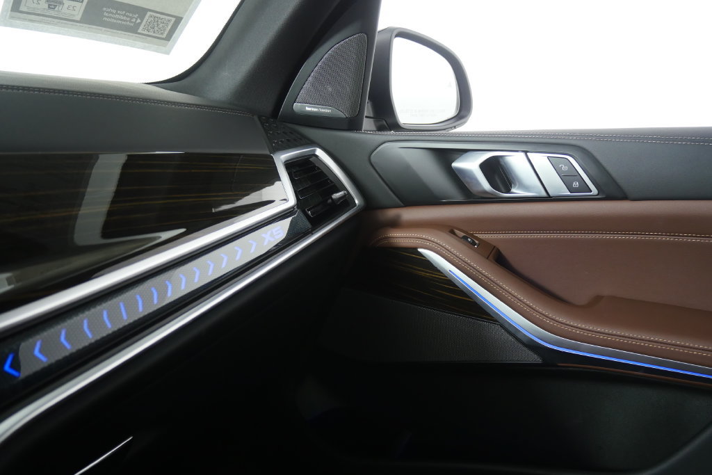 Certified 2025 BMW X5 sDrive40i w/ Premium Package RWD image 27