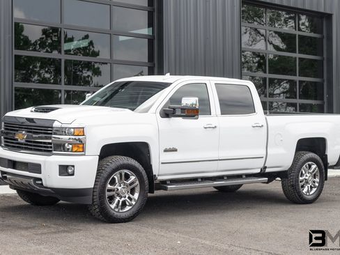 Used 2017 Chevrolet Silverado 2500 High Country w/ Duramax Plus Package AWD/4WD image 2