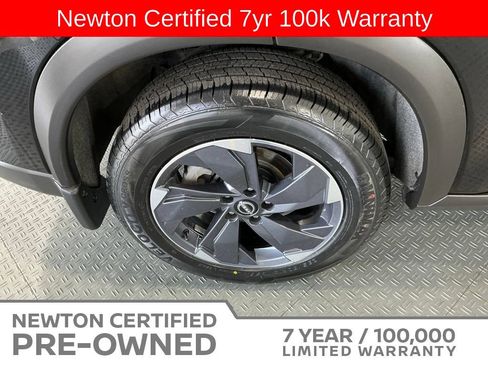 Used 2025 Nissan Rogue SV w/ SV Premium Package FWD image 43