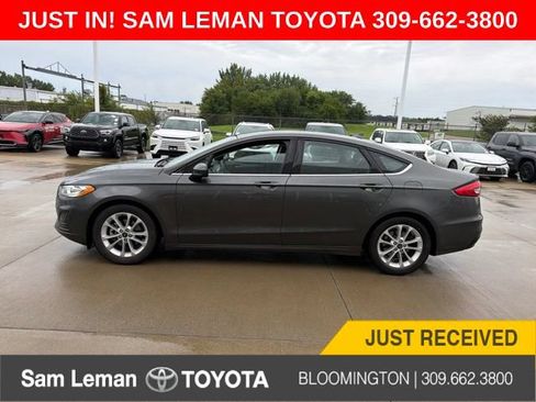 Used 2019 Ford Fusion SE FWD image 1