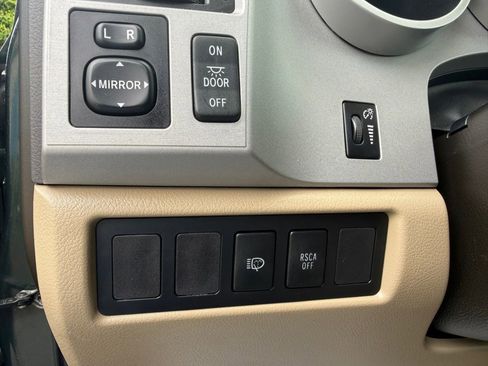 Used 2008 Toyota Sequoia SR5 AWD/4WD image 40