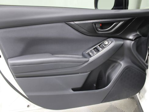 Used 2021 Subaru Crosstrek 2.0i Premium image 6