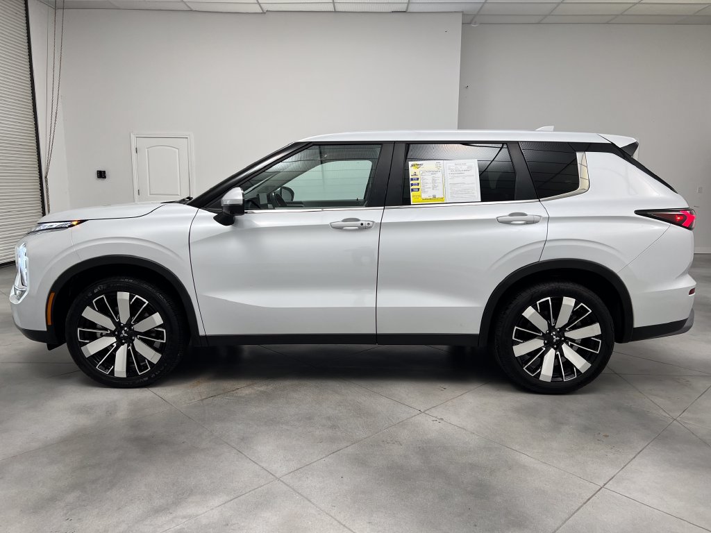 Used 2025 Mitsubishi Outlander SE AWD/4WD image 5