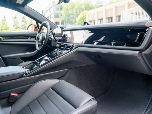 Certified 2025 Porsche Panamera 4 AWD/4WD image 22