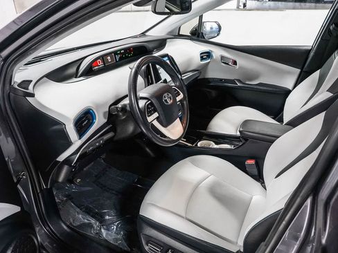 Certified 2018 Toyota Prius Prime Advanced w/ Carpet Mat Package FWD image 18