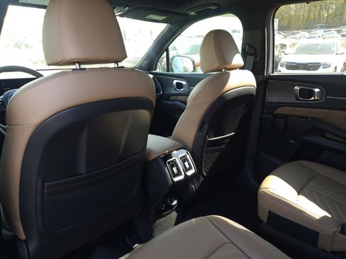 New 2025 Kia Sorento SX Prestige w/ Olive Brown Leather Package image 10
