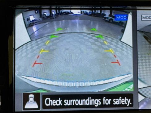 Used 2017 Nissan Rogue SV w/ SV Premium Package image 18