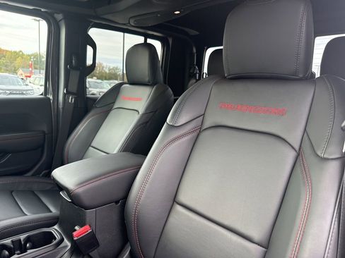 Used 2024 Jeep Gladiator Rubicon image 12