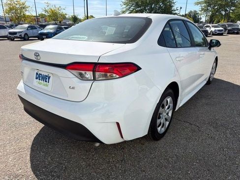 Used 2023 Toyota Corolla LE FWD image 4