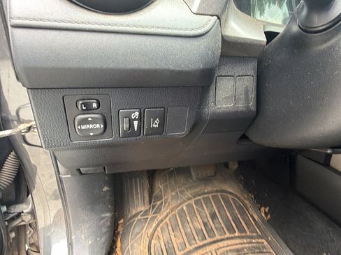 Used 2018 Toyota RAV4 LE FWD image 25