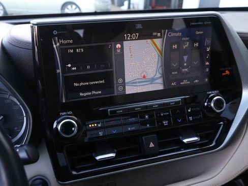 Used 2021 Toyota Highlander Platinum image 18