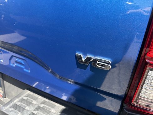 Certified 2018 Toyota Tacoma SR5 AWD/4WD image 6