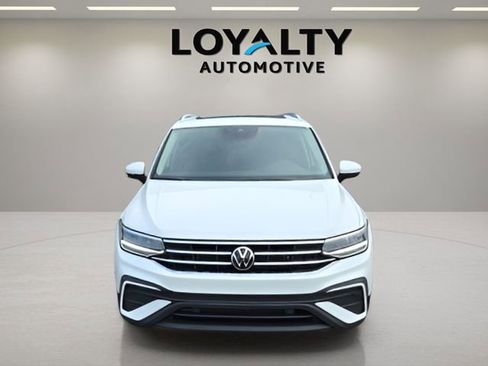 Used 2023 Volkswagen Tiguan SE w/ Panoramic Sunroof Package image 8