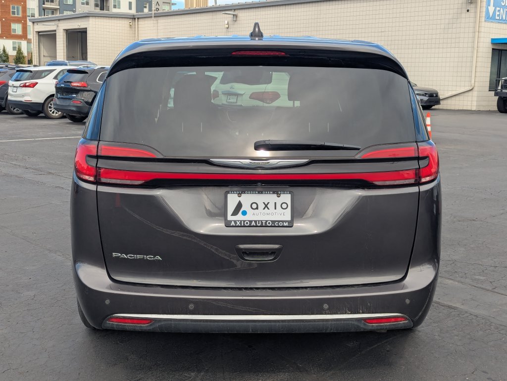 Used 2023 Chrysler Pacifica Touring-L FWD image 6