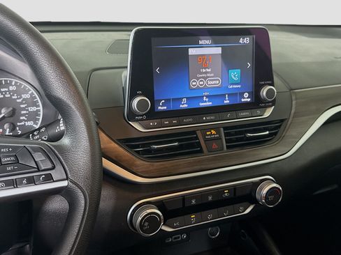 Used 2023 Nissan Altima 2.5 SV FWD image 18