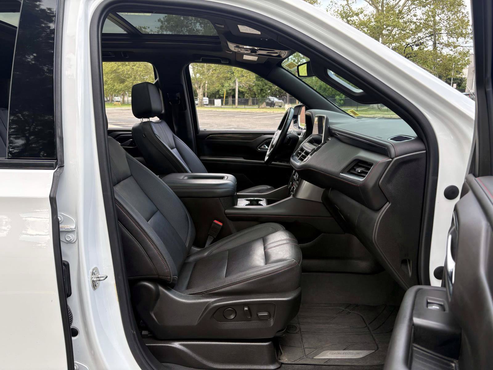Used 2023 Chevrolet Tahoe RST w/ Luxury Package AWD/4WD image 23