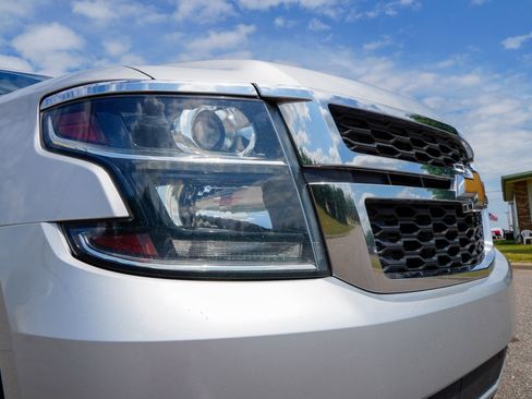 Used 2019 Chevrolet Suburban LT AWD/4WD image 30