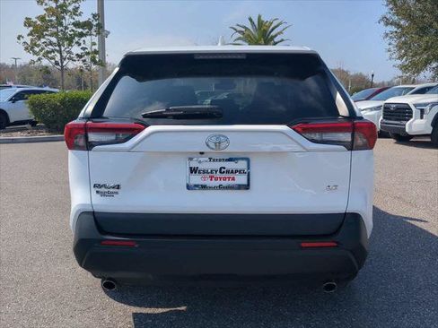 Certified 2022 Toyota RAV4 LE FWD image 5