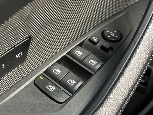 Used 2023 BMW i4 eDrive35 image 23