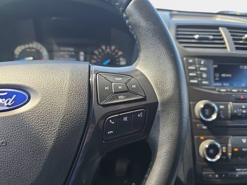 Used 2017 Ford Explorer XLT AWD/4WD image 21