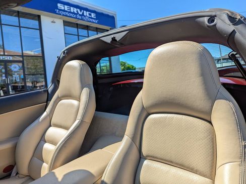 Used 2005 Chevrolet Corvette Coupe w/ Preferred Equipment Group RWD image 40