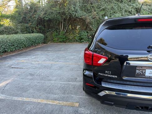 Used 2017 Nissan Pathfinder Platinum image 8