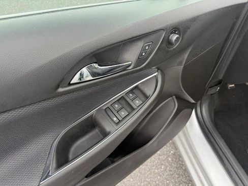 Used 2019 Chevrolet Cruze LT FWD image 12