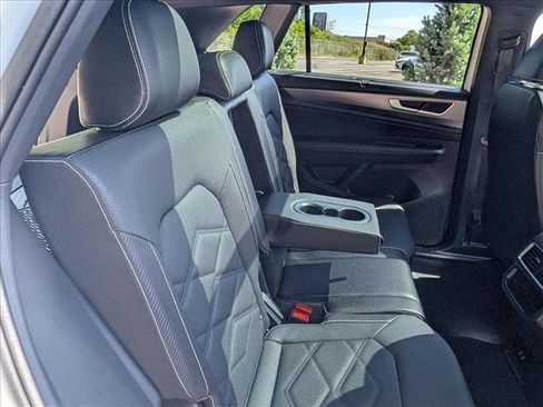 Used 2025 Volkswagen Atlas Cross Sport SE w/ Panoramic Sunroof Package AWD/4WD image 16