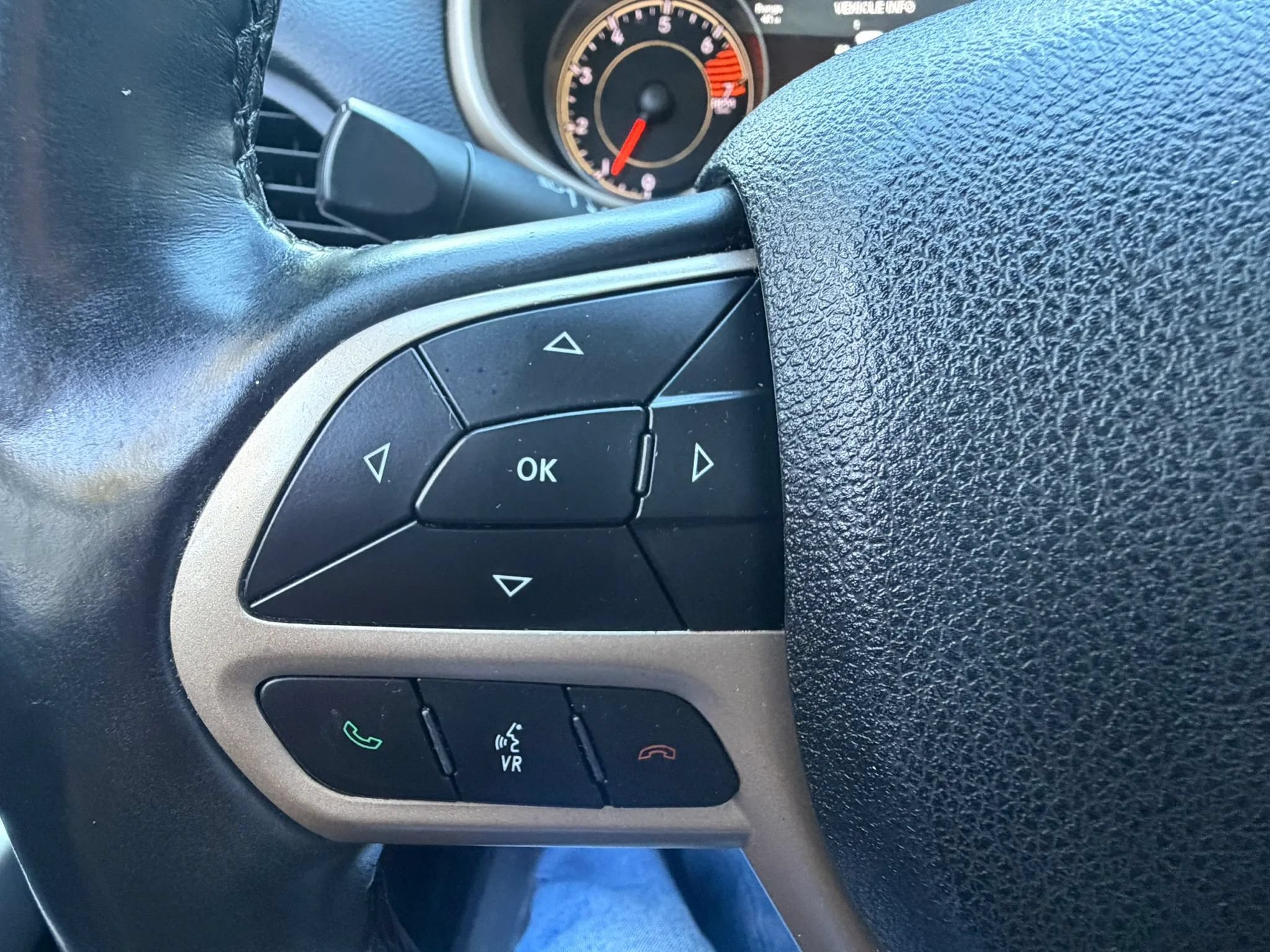 Used 2017 Jeep Cherokee Limited FWD image 31