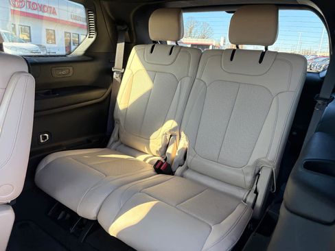 Used 2024 Jeep Grand Cherokee L Limited w/ Luxury Tech Group II image 10