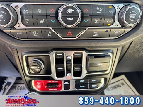 Used 2025 Jeep Gladiator Mojave w/ Convenience Group AWD/4WD image 26