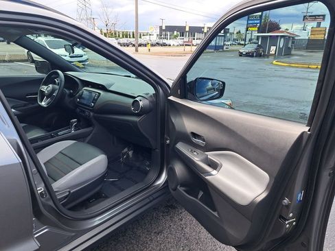 Used 2021 Nissan Kicks SR w/ SR Premium Package FWD image 17