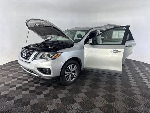 Used 2019 Nissan Pathfinder SV AWD/4WD image 10