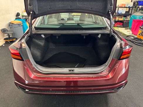 Used 2024 Nissan Altima 2.5 SV FWD image 6