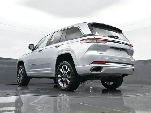 Used 2023 Jeep Grand Cherokee Overland w/ Luxury Tech Group IV AWD/4WD image 28