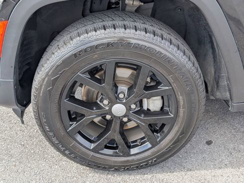 Used 2022 Jeep Grand Cherokee Limited image 29