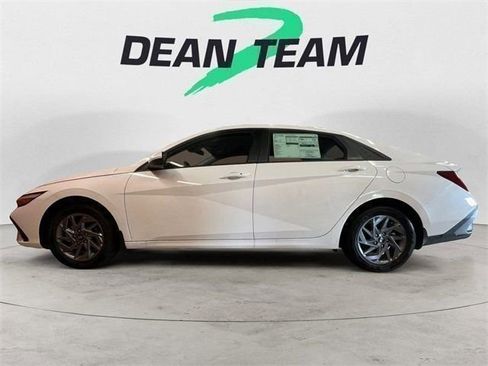 Certified 2025 Hyundai Elantra Blue image 5