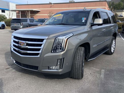 Used 2019 Cadillac Escalade Premium Luxury image 31