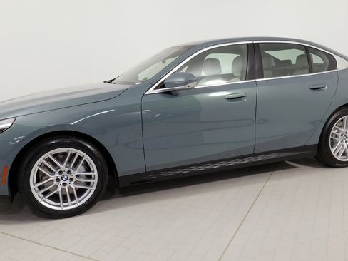 Used 2024 BMW 530i xDrive image 1