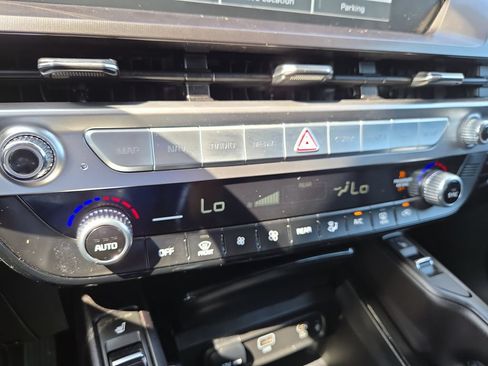 Used 2025 Kia Telluride S FWD image 23